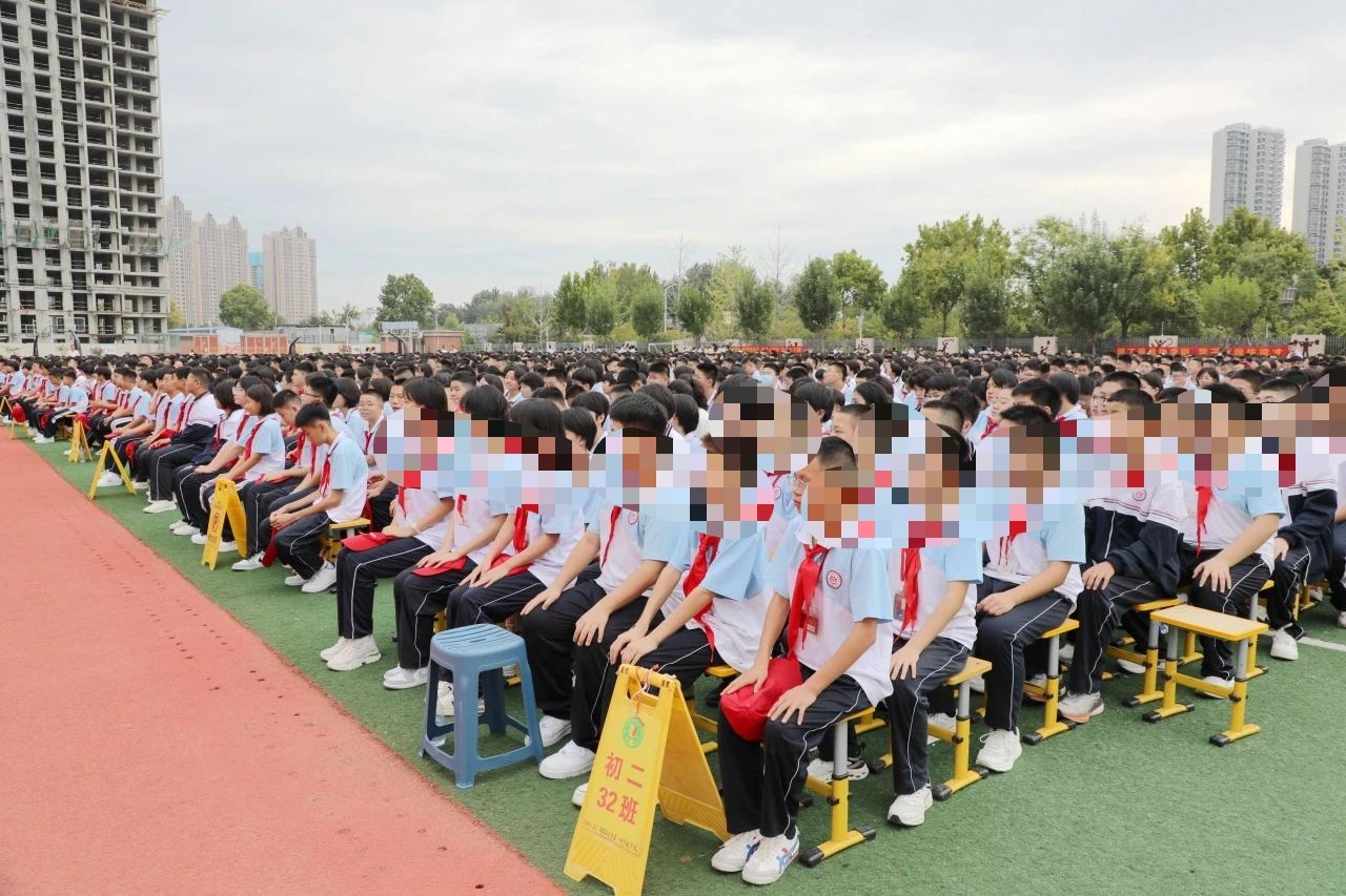 一个年级94个班“超级中学”背后的名校光环和聚集效应