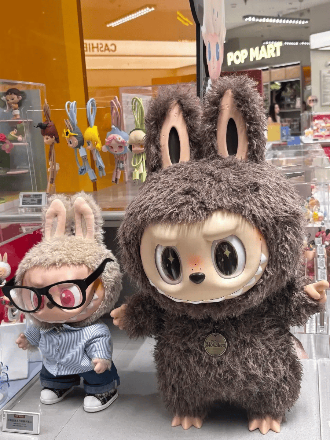 LABUBU二手市场价格下跌黄牛称第三代利润只有10%～20%粉丝：价格还不够低